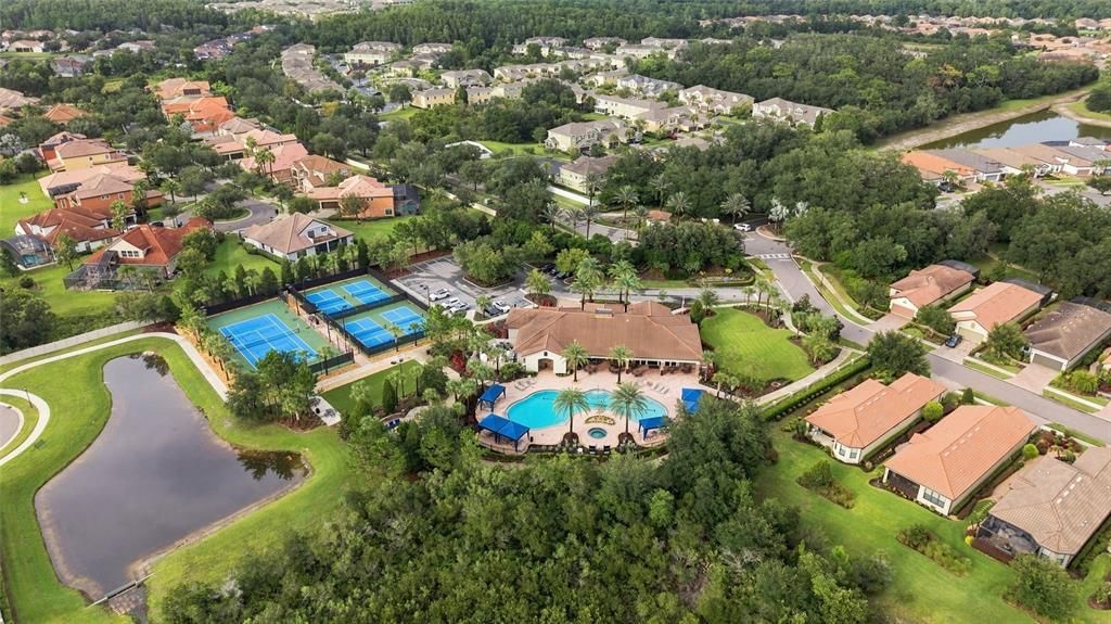 En Venta: $735,000 (3 camas, 3 baños, 2427 Pies cuadrados)