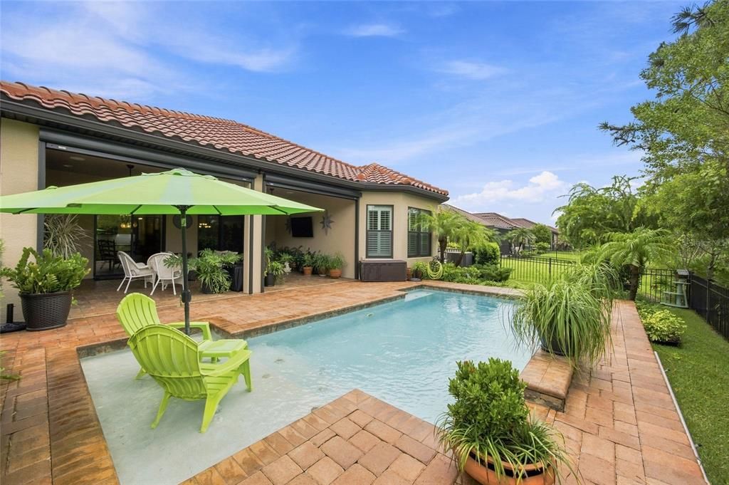 En Venta: $735,000 (3 camas, 3 baños, 2427 Pies cuadrados)