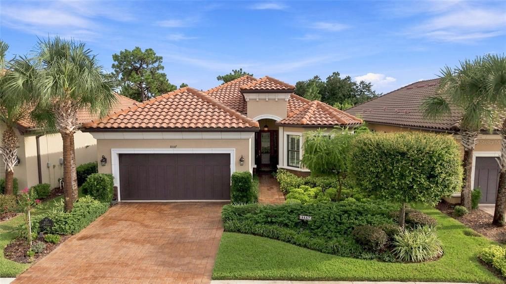 En Venta: $735,000 (3 camas, 3 baños, 2427 Pies cuadrados)