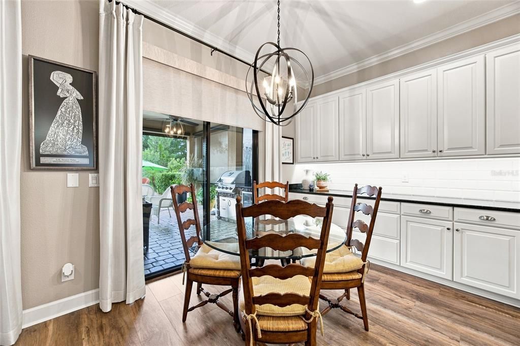 En Venta: $735,000 (3 camas, 3 baños, 2427 Pies cuadrados)