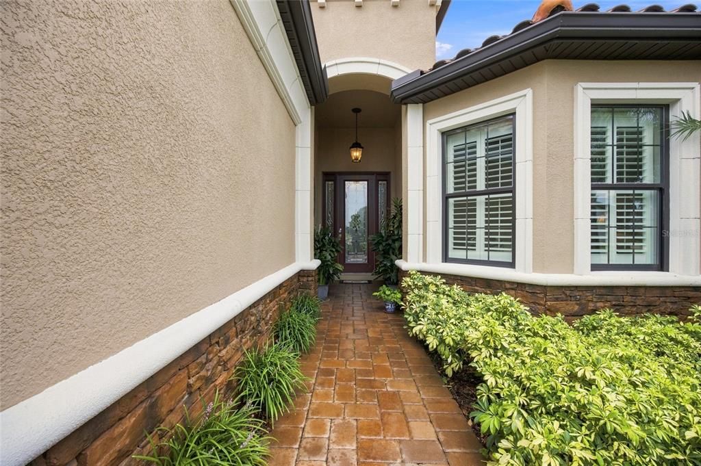 En Venta: $735,000 (3 camas, 3 baños, 2427 Pies cuadrados)