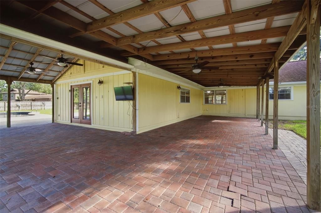 For Sale: $485,000 (3 beds, 2 baths, 2467 Square Feet)