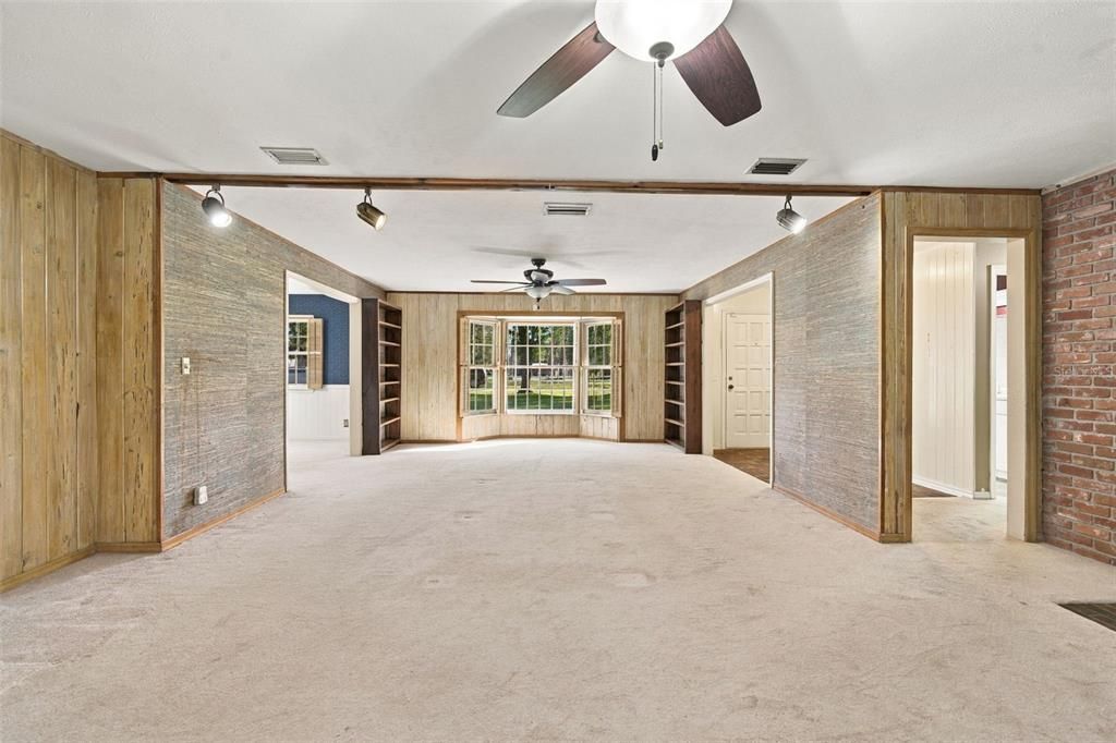 For Sale: $485,000 (3 beds, 2 baths, 2467 Square Feet)