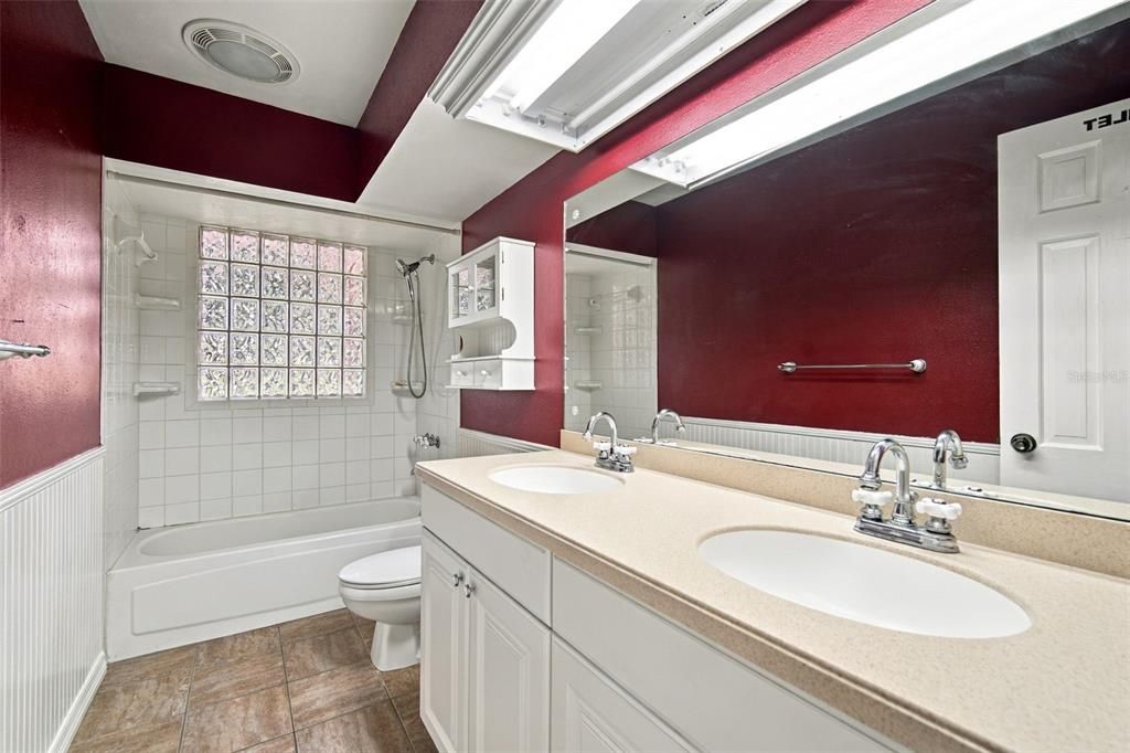 For Sale: $485,000 (3 beds, 2 baths, 2467 Square Feet)