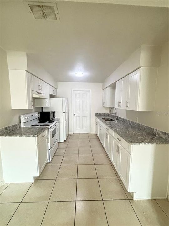 В аренду: $1,495 (3 спален, 1 ванн, 11520 Квадратных фут)