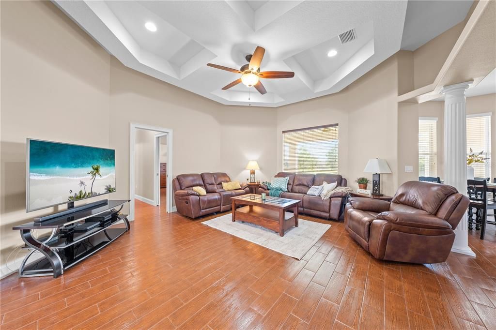 For Sale: $729,000 (3 beds, 2 baths, 1951 Square Feet)