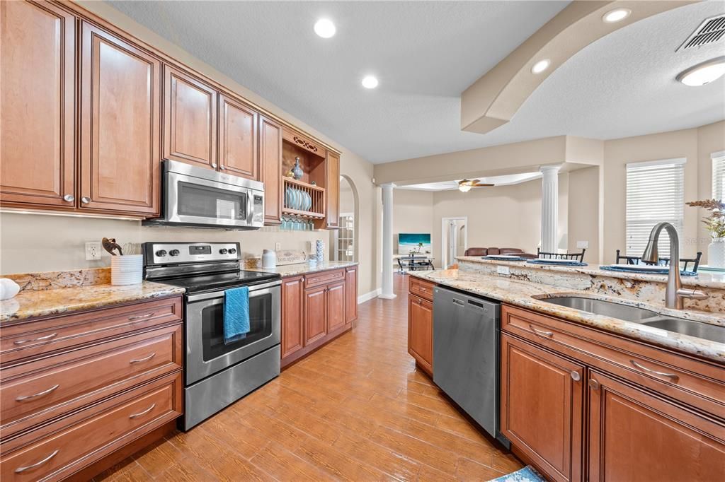 For Sale: $729,000 (3 beds, 2 baths, 1951 Square Feet)