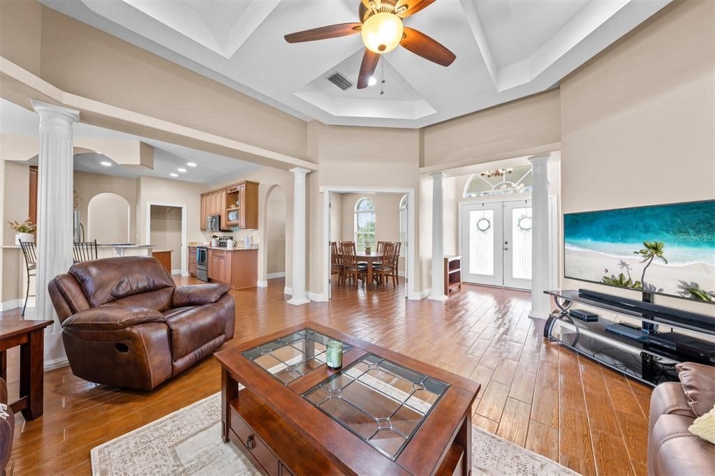 For Sale: $729,000 (3 beds, 2 baths, 1951 Square Feet)