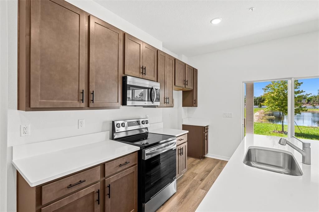 На продажу: $389,990 (3 спален, 2 ванн, 1663 Квадратных фут)