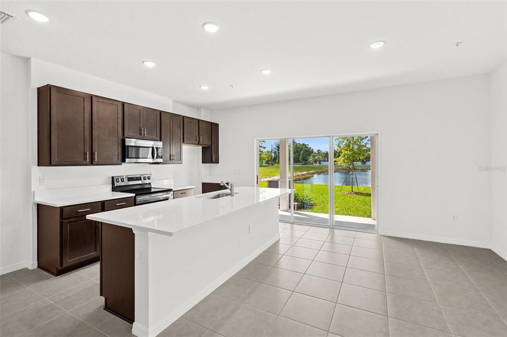 На продажу: $389,990 (3 спален, 2 ванн, 1663 Квадратных фут)