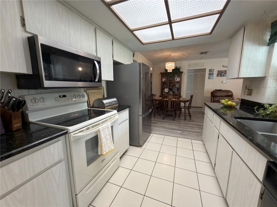 : $400,000 (2 beds, 2 baths, 1376 Square Feet)