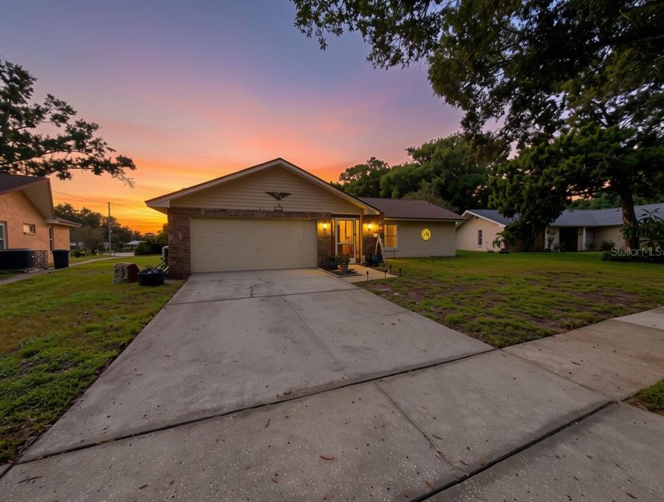 : $400,000 (2 beds, 2 baths, 1376 Square Feet)