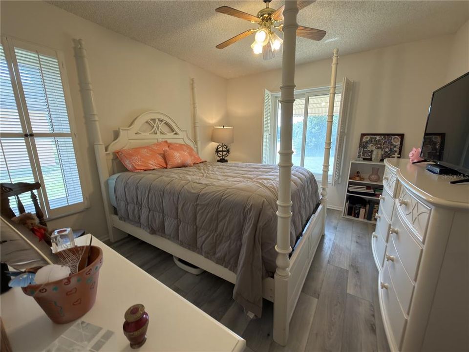 : $400,000 (2 beds, 2 baths, 1376 Square Feet)
