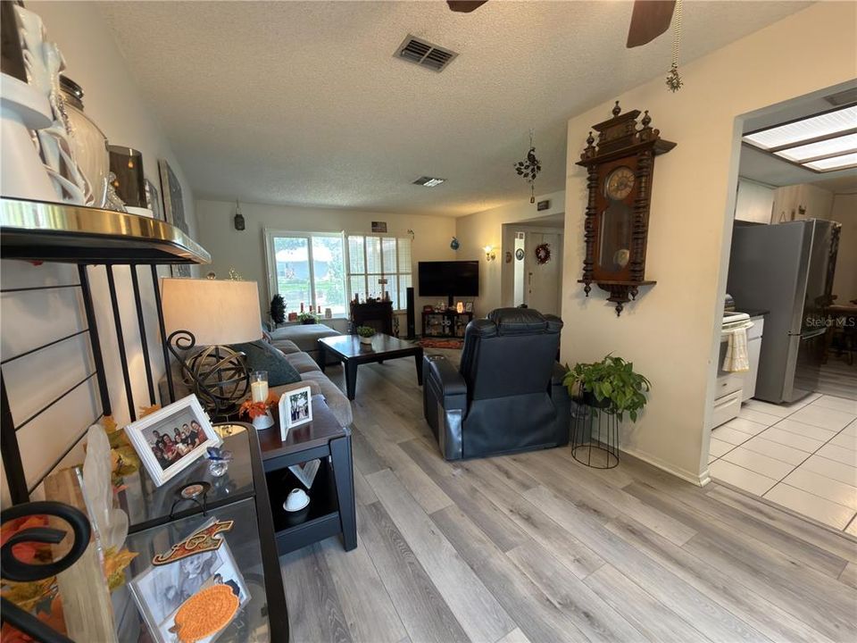 : $400,000 (2 beds, 2 baths, 1376 Square Feet)