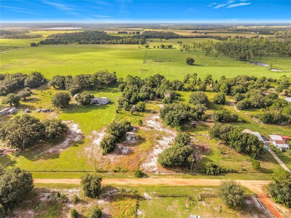 待售: $74,900 (2.85 acres)