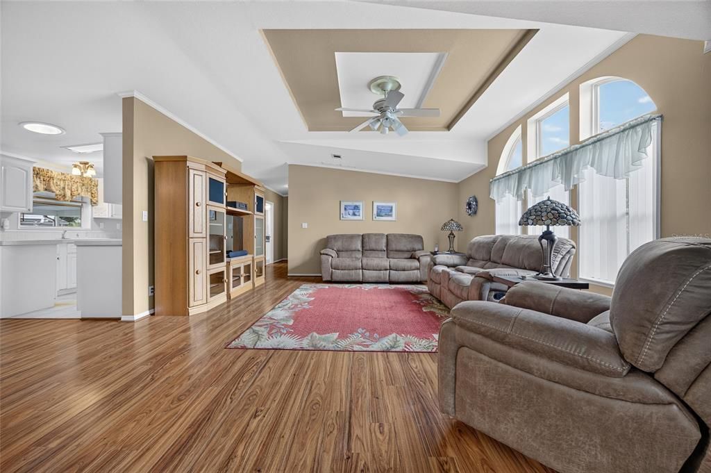 На продажу: $179,000 (3 спален, 2 ванн, 1404 Квадратных фут)