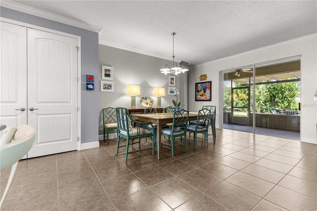 En Venta: $549,900 (3 camas, 3 baños, 2814 Pies cuadrados)