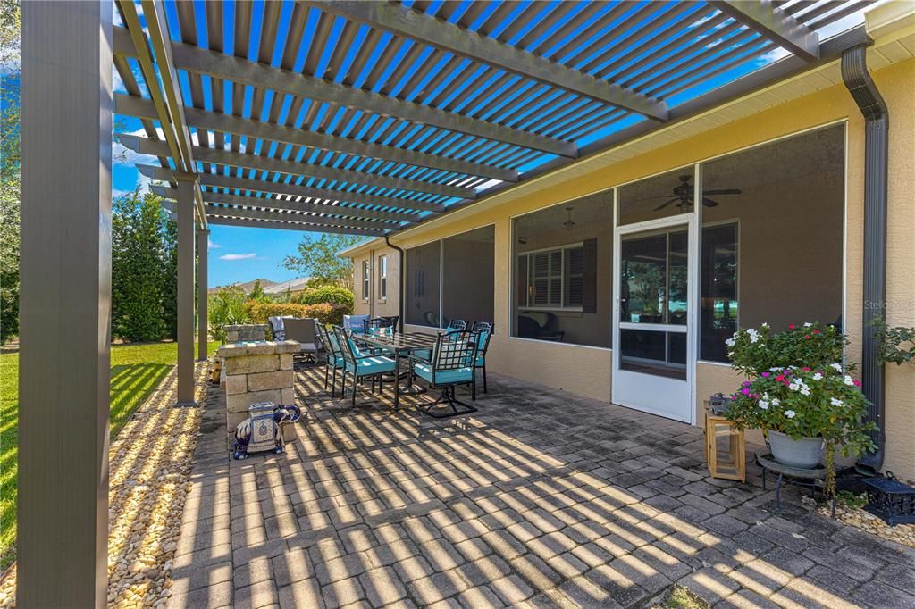 En Venta: $549,900 (3 camas, 3 baños, 2814 Pies cuadrados)