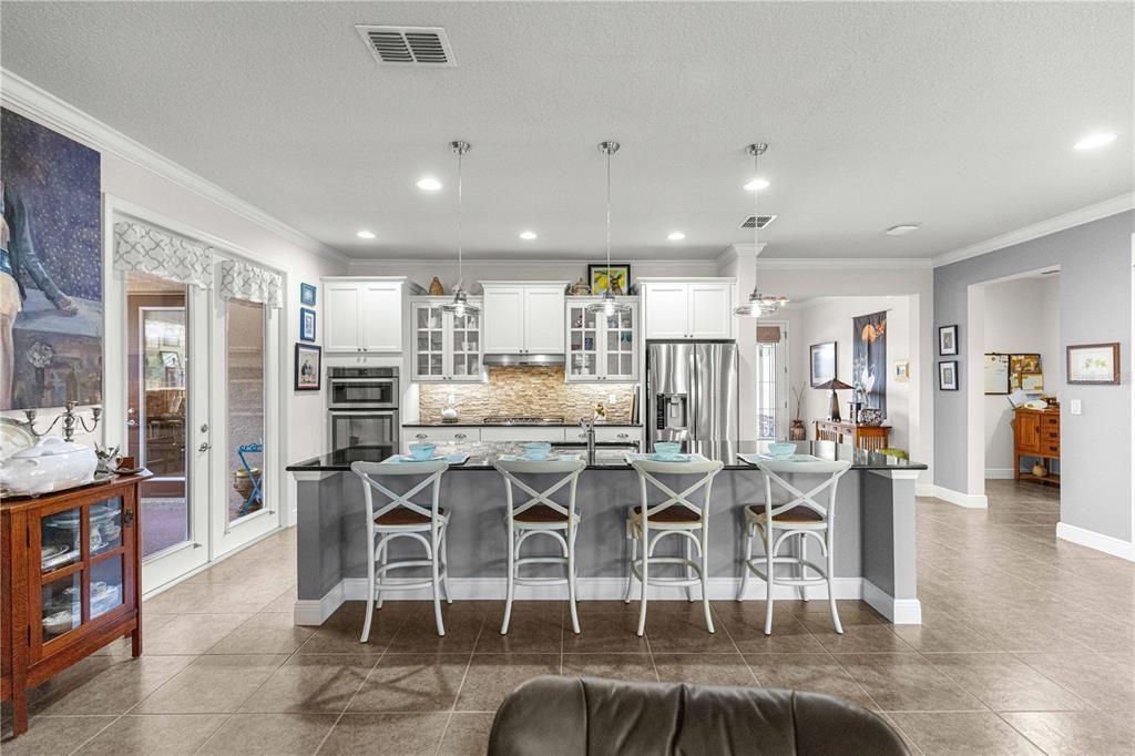 En Venta: $549,900 (3 camas, 3 baños, 2814 Pies cuadrados)