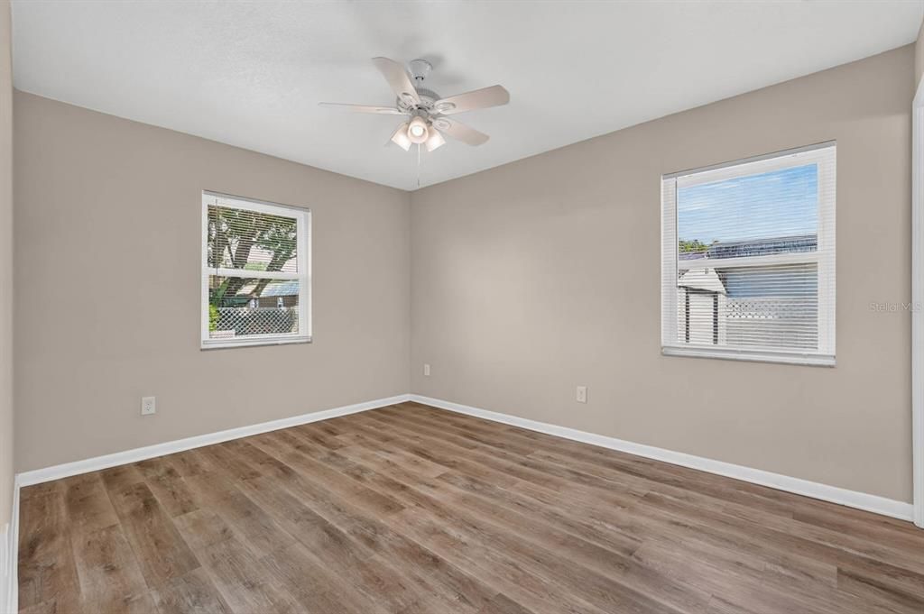 For Sale: $284,000 (2 beds, 1 baths, 880 Square Feet)
