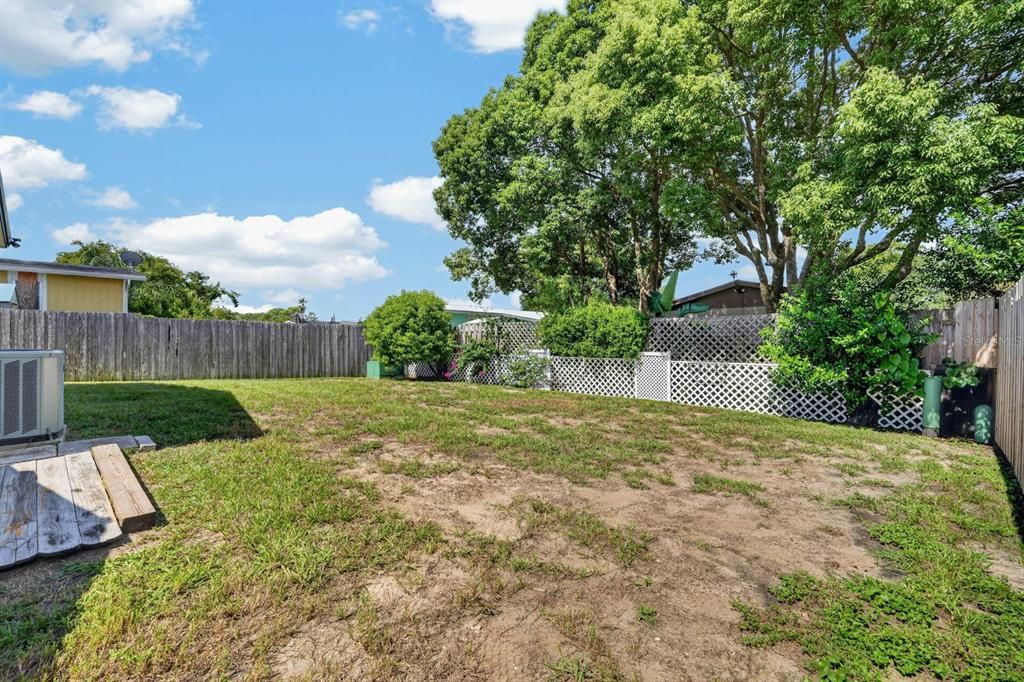 For Sale: $284,000 (2 beds, 1 baths, 880 Square Feet)