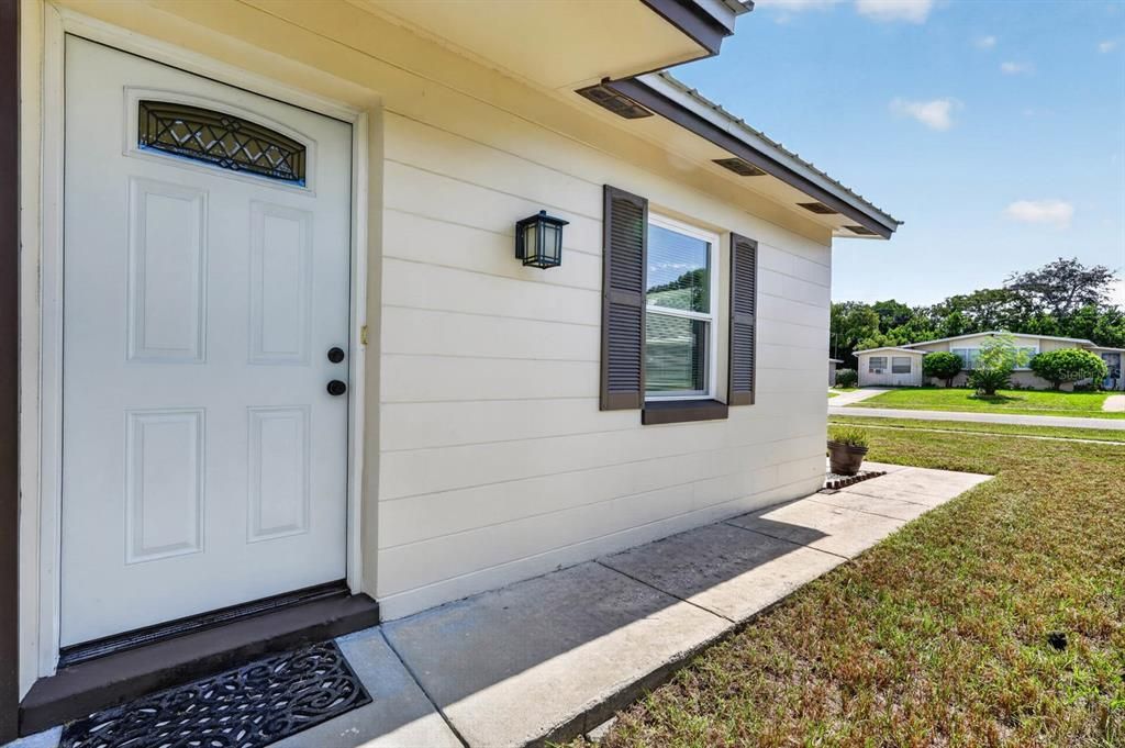 For Sale: $284,000 (2 beds, 1 baths, 880 Square Feet)