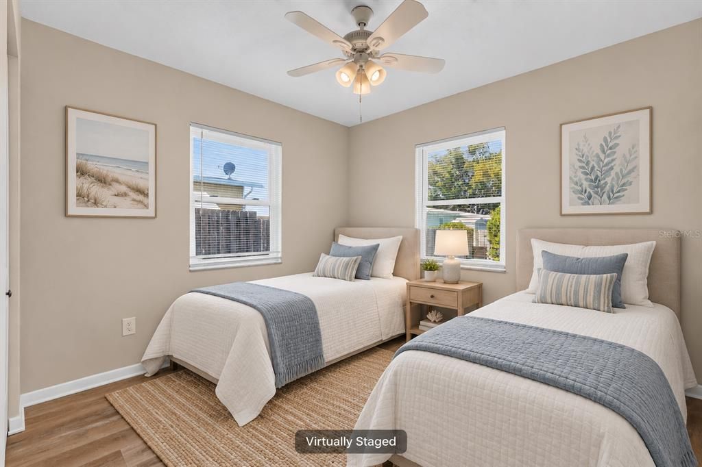 For Sale: $284,000 (2 beds, 1 baths, 880 Square Feet)