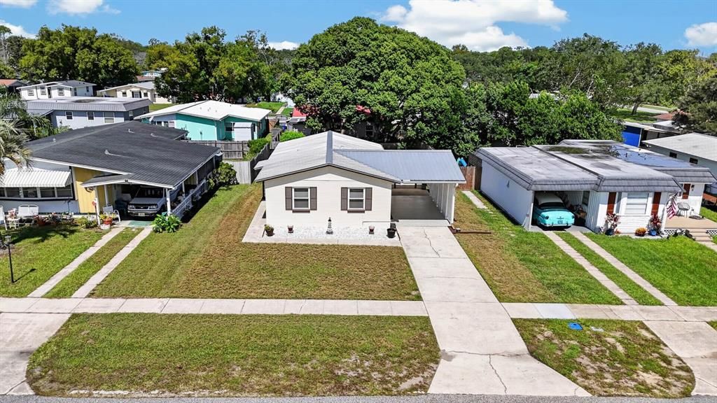 For Sale: $284,000 (2 beds, 1 baths, 880 Square Feet)