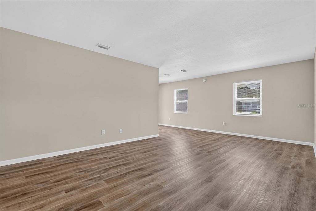 For Sale: $284,000 (2 beds, 1 baths, 880 Square Feet)