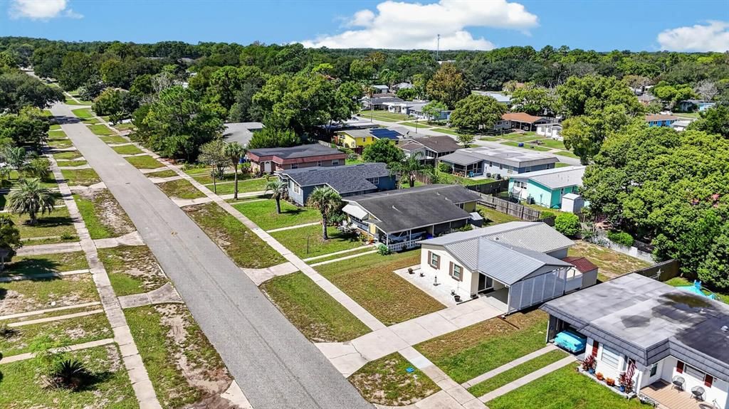 For Sale: $284,000 (2 beds, 1 baths, 880 Square Feet)