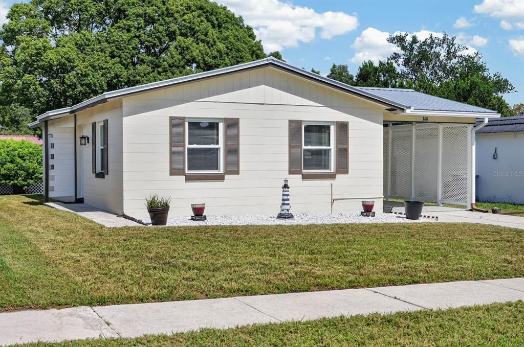 For Sale: $284,000 (2 beds, 1 baths, 880 Square Feet)