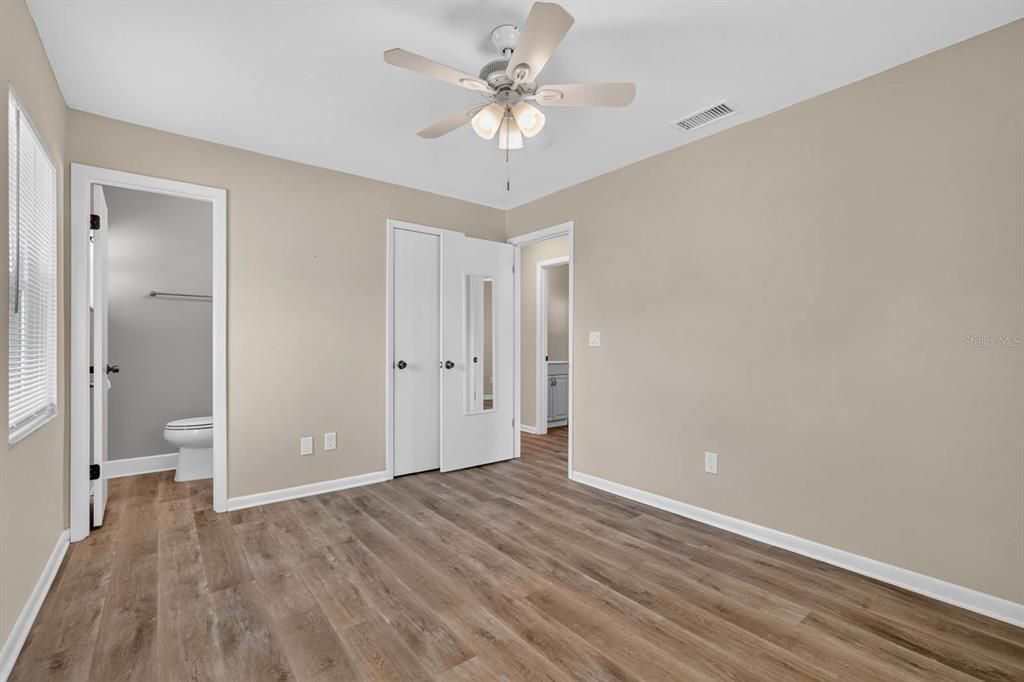 For Sale: $284,000 (2 beds, 1 baths, 880 Square Feet)