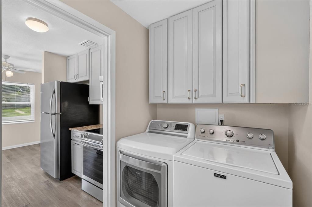 For Sale: $284,000 (2 beds, 1 baths, 880 Square Feet)