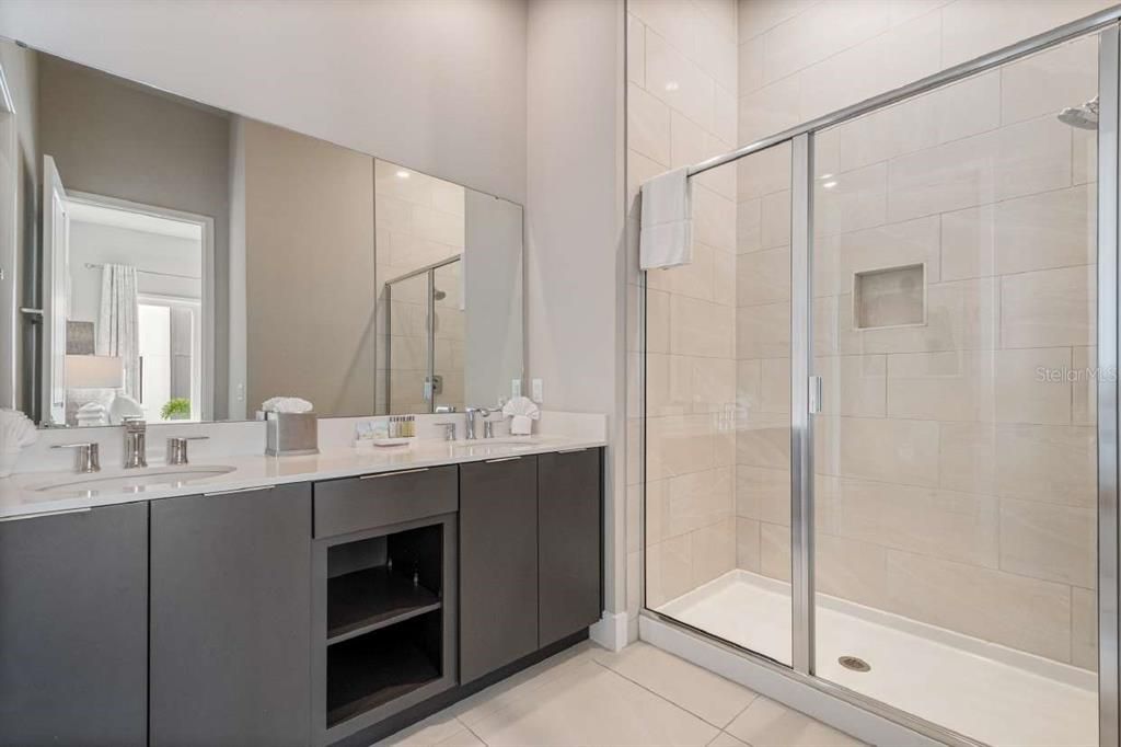 En Venta: $404,900 (5 camas, 4 baños, 2703 Pies cuadrados)