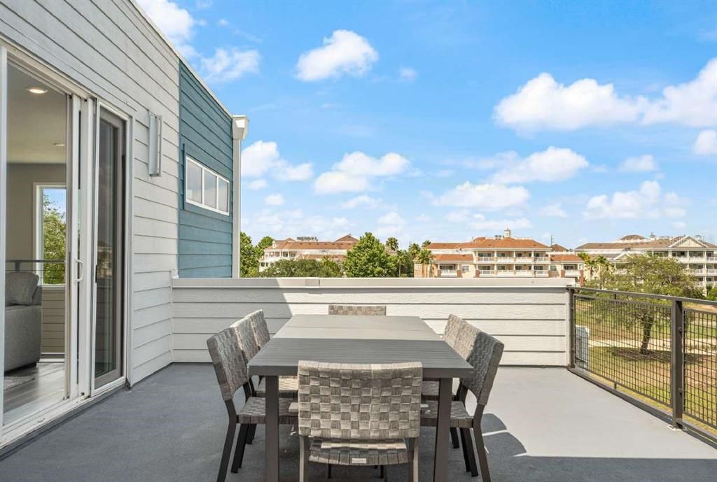 En Venta: $404,900 (5 camas, 4 baños, 2703 Pies cuadrados)