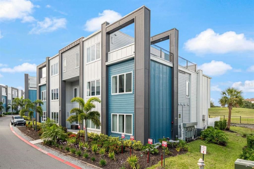 En Venta: $404,900 (5 camas, 4 baños, 2703 Pies cuadrados)
