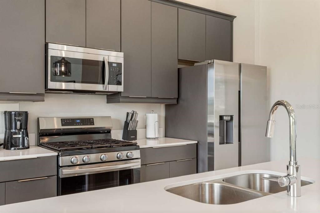 En Venta: $404,900 (5 camas, 4 baños, 2703 Pies cuadrados)