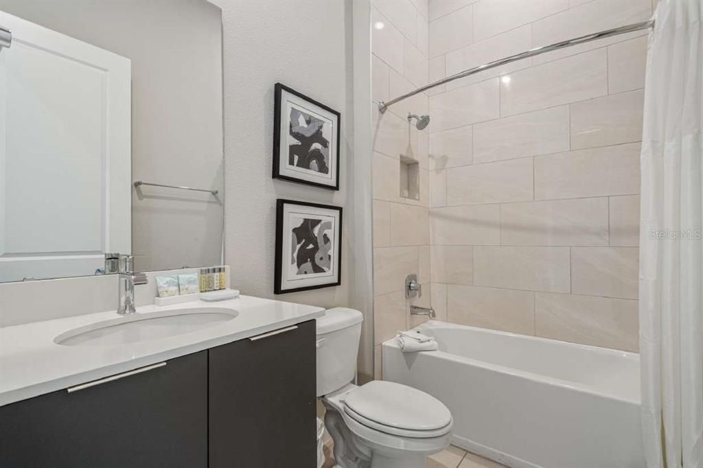 En Venta: $404,900 (5 camas, 4 baños, 2703 Pies cuadrados)