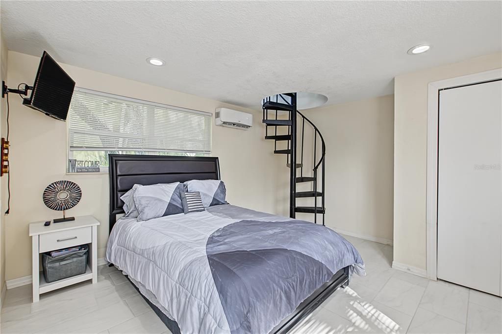 For Sale: $425,000 (5 beds, 0 baths, 1928 Square Feet)
