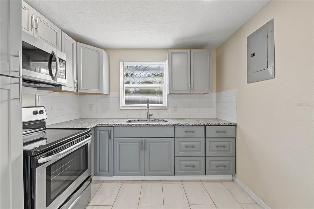 For Sale: $425,000 (5 beds, 0 baths, 1928 Square Feet)