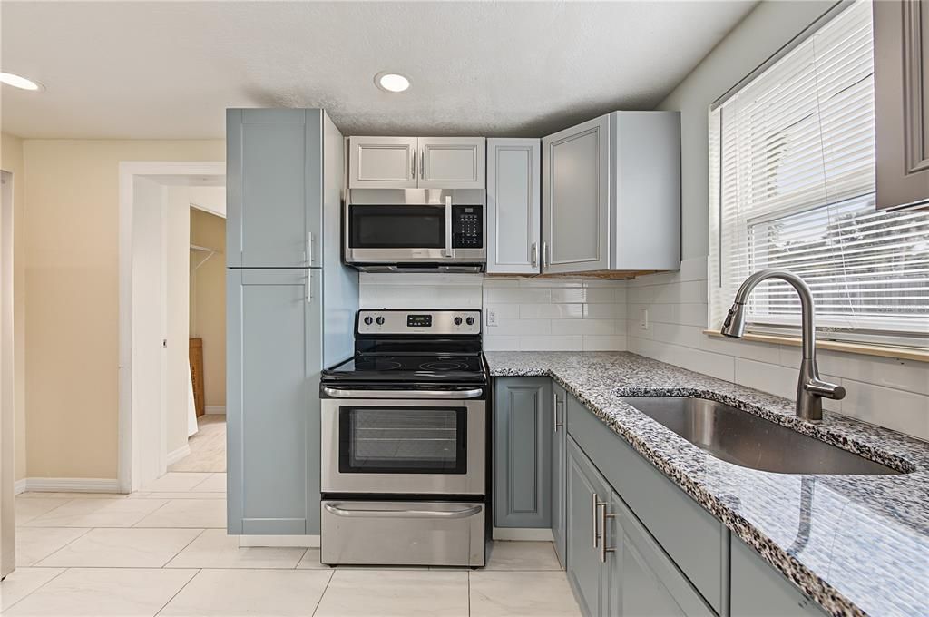 For Sale: $425,000 (5 beds, 0 baths, 1928 Square Feet)