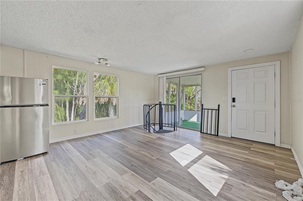 For Sale: $425,000 (5 beds, 0 baths, 1928 Square Feet)