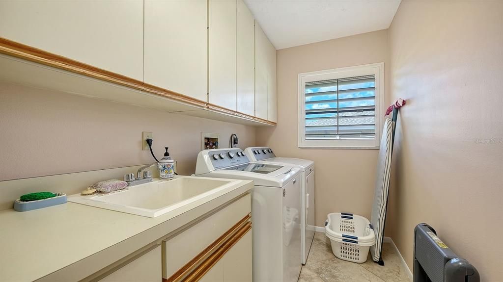 Active With Contract: $674,900 (3 beds, 3 baths, 2403 Square Feet)