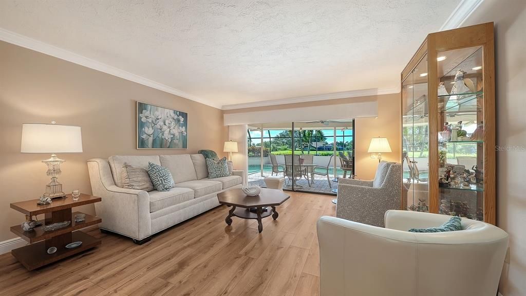 Active With Contract: $674,900 (3 beds, 3 baths, 2403 Square Feet)