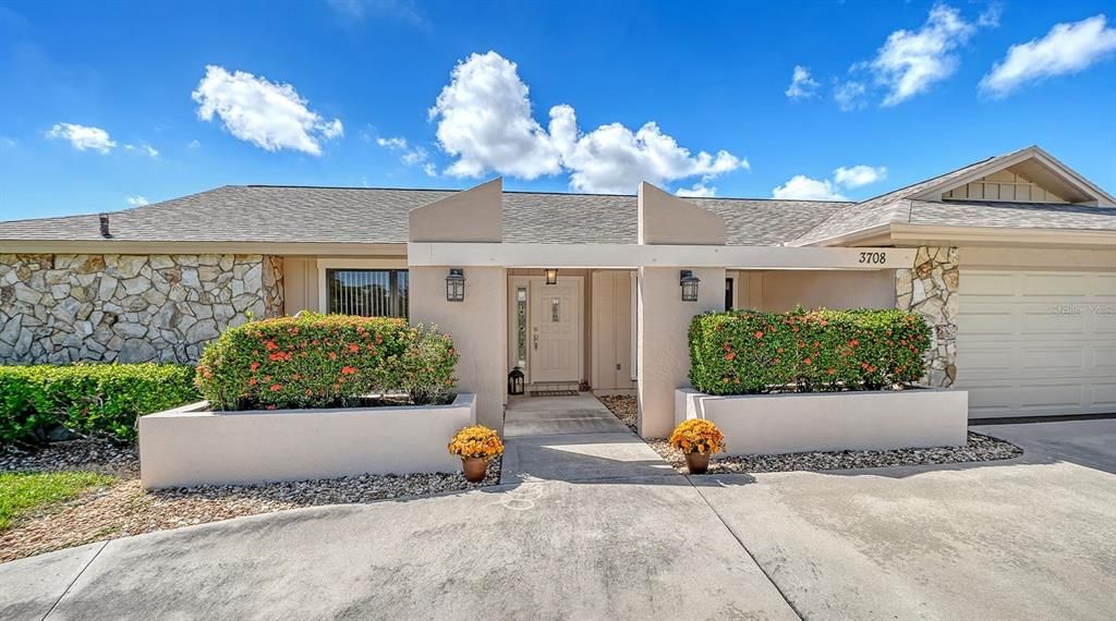 Active With Contract: $674,900 (3 beds, 3 baths, 2403 Square Feet)