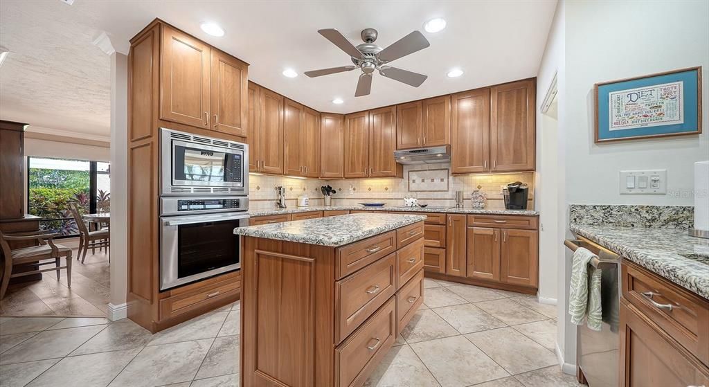 Active With Contract: $674,900 (3 beds, 3 baths, 2403 Square Feet)