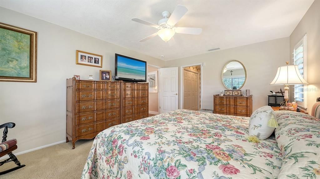 Active With Contract: $674,900 (3 beds, 3 baths, 2403 Square Feet)