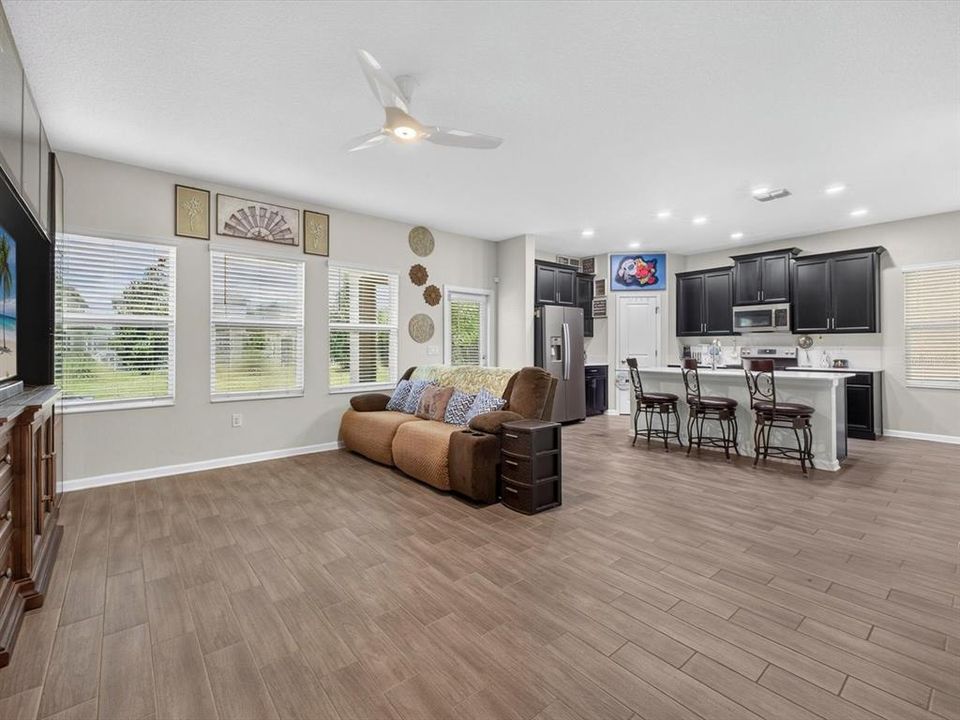 待售: $375,000 (3 贝兹, 2 浴室, 2076 平方英尺)