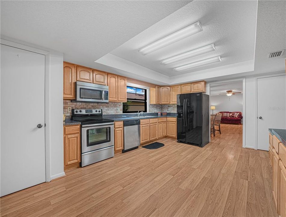 Activo con contrato: $230,000 (2 camas, 2 baños, 1286 Pies cuadrados)