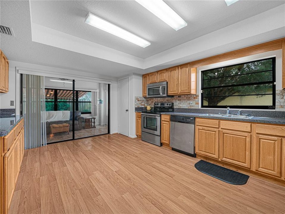 Activo con contrato: $230,000 (2 camas, 2 baños, 1286 Pies cuadrados)